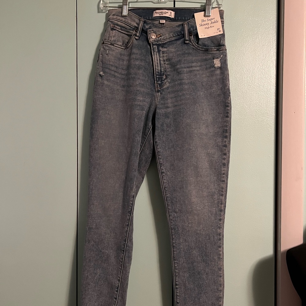 NWT Abercrombie High Rise Jeans